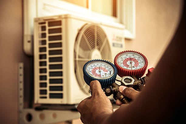 Professional Hvac technician working in Winfield, IL